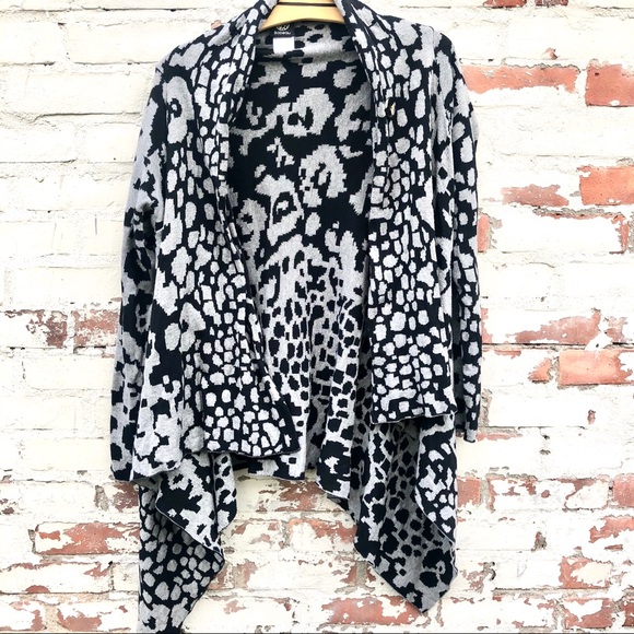 bobeau Sweaters - Bobeau Gray + Black Pattern Open Cardigan
